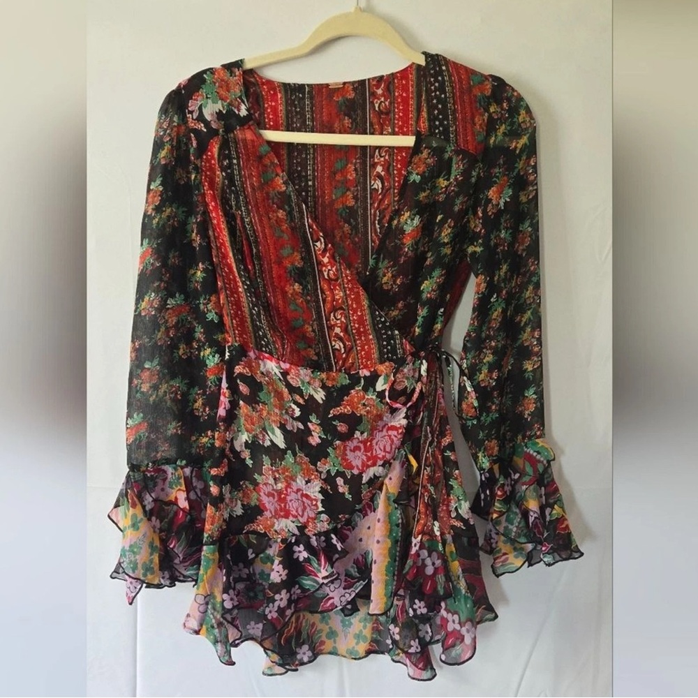 💖✨Free People x Revolve Magic Hour Wrap Floral Top Size Small ✨💖